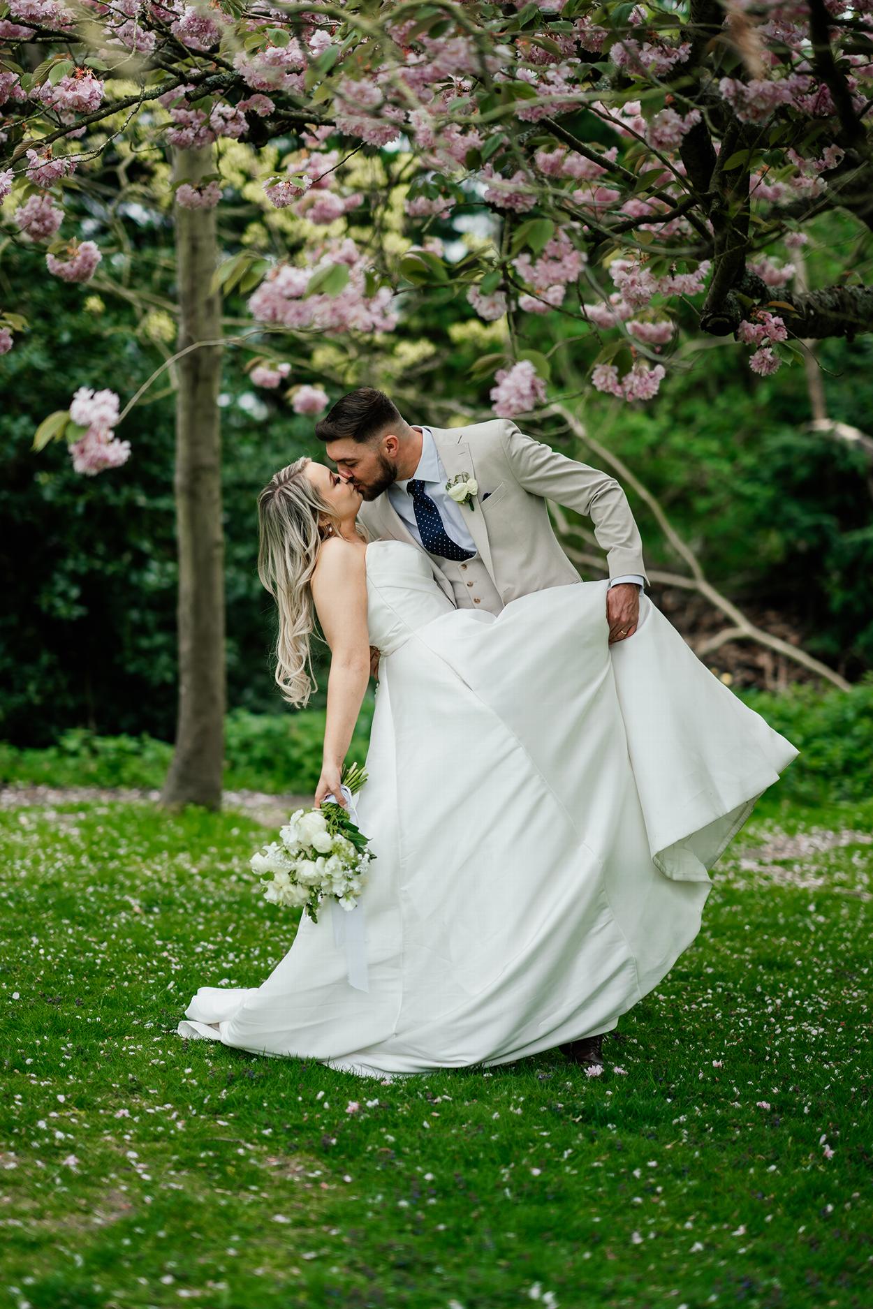 North Lincolnshire Wedding Photographer - Dip Kiss Wedding Photography